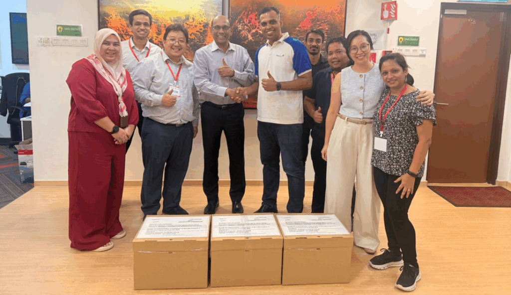Blueleaf Energy and Universal Peak teams celebrate submission of what will become winning bid tender for MYBeST program in Malaysia.
From left to right: Nordalina Binti Daud, Head of Business Development (Universal Peak), Girish Shivakumar, Senior Manager, BESS (Blueleaf Energy), Alfredo Jakub, Head of Engineering and Technology (Blueleaf Energy); Raj Kumar R Gopal Pillai, Managing Director (Universal Peak); Raghuram Natarajan, CEO (Blueleaf Energy); Surin Raj Ganasan, Project Manager (Universal Peak), Muhammad Razif Bin Ramli, Project Director (Universal Peak) Krystle Chan, Senior Investment Manager (Blueleaf Energy); and Renata Issacs, Assistant Project Manager (Blueleaf Energy).